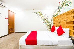 Free WiFi, bed sheets - Capital O 494 Modern Peak Suites & Resorts (Antipolo)