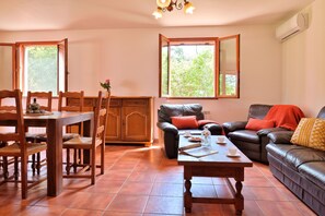 Family House, 4 Bedrooms | Living area | Table tennis, toys - Pinea Mare (Poggio-Mezzana)