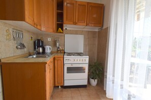 Apartment, 2 Bedrooms | Private kitchen | Fridge, oven, stovetop, coffee/tea maker
