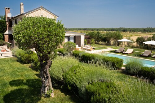 Villa Royal with heated pool and sauna