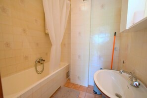Bathroom - Apartments Ivka-Rozalija near Beach (Malinska-Dubasnica)