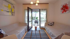 Standard Apartment, 1 Bedroom (61 - desni, manji) | Living area - Apartments Ivka-Rozalija near Beach (Malinska-Dubasnica)