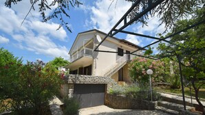 Exterior - Apartments Ivka-Rozalija near Beach (Malinska-Dubasnica)