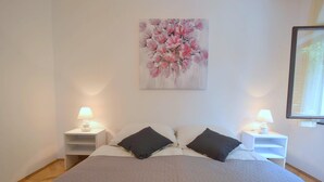 Standard Apartment, 1 Bedroom (61 - desni, manji) - Apartments Ivka-Rozalija near Beach (Malinska-Dubasnica)