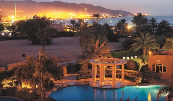 Outdoor pool, a heated pool