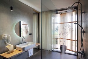 Shower, free toiletries, hair dryer, bathrobes - ecoSuites (Sithonia)