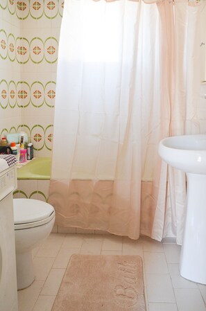 Apartment, 1 Bedroom, City View | Bathroom