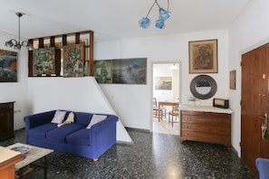 Apartment, 1 Bedroom, City View | Living room