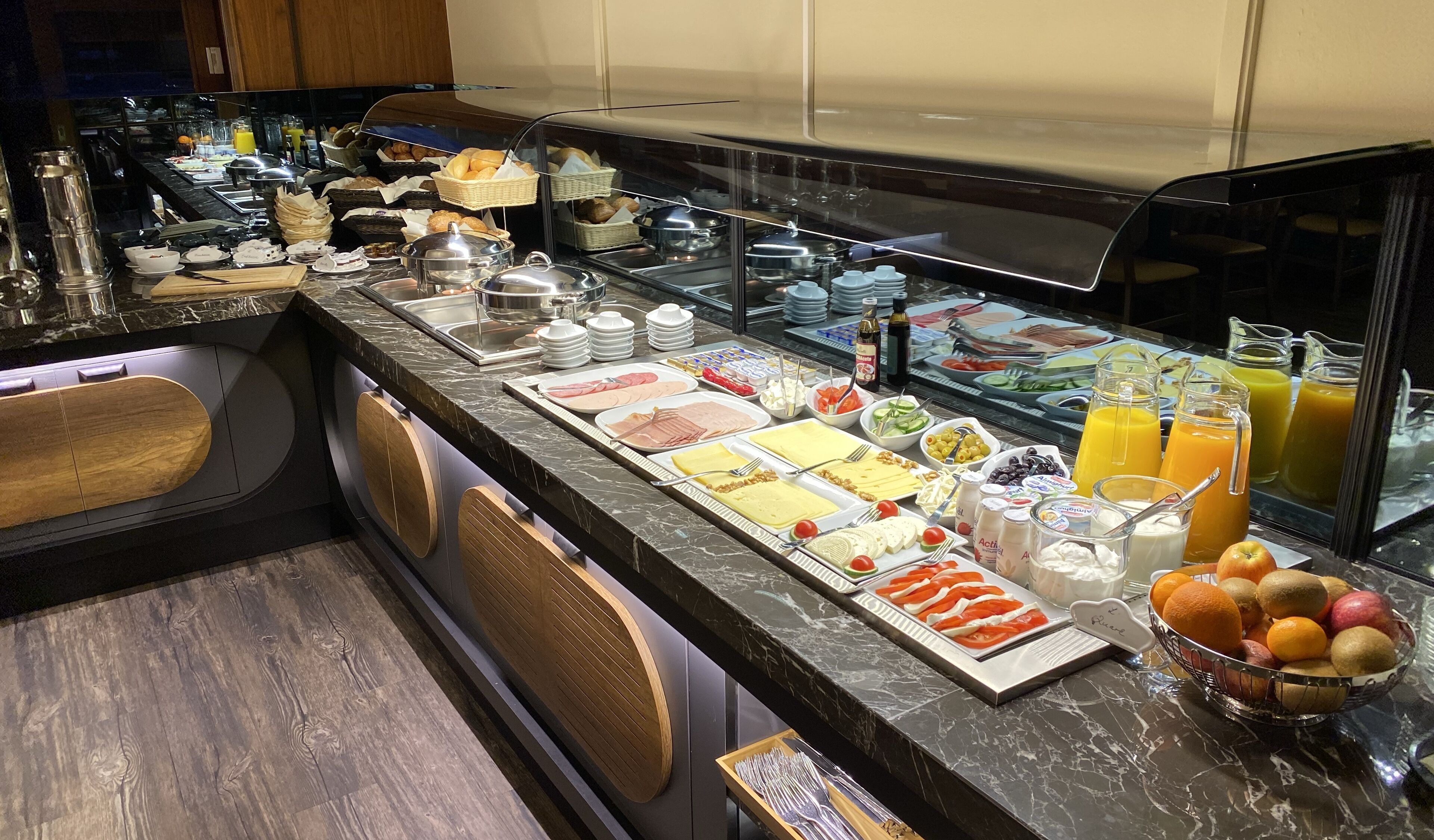 Free daily buffet breakfast