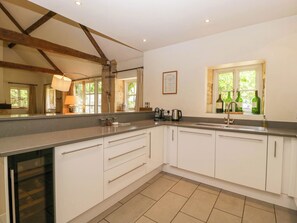 冰箱、微波炉、炉灶、洗碗机