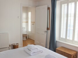 4 habitaciones, decoración personalizada y muebles diferentes 