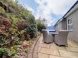 Outdoor dining - Gelli Glud (Colwyn Bay)