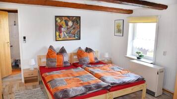 Standard Condo (Apartment 5) | 2 bedrooms, in-room safe, iron/ironing board, free WiFi