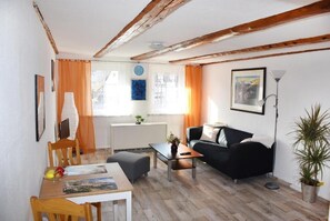 ์คํ ๋ค๋ ์ฝ๋ (Apartment 5) | ๊ฑฐ์ค | ์์ฑ ์ฑ๋ ์์ฒญ์ด ๊ฐ๋ฅํ 24์ธ์น ํ๋ฉด TV, LED TV