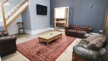 Cottage | Living area | TV