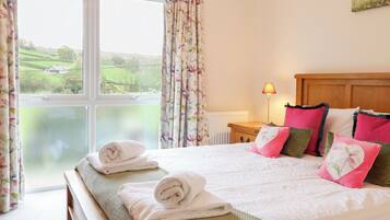 Cottage | 5 bedrooms, individually decorated, individually furnished, free WiFi