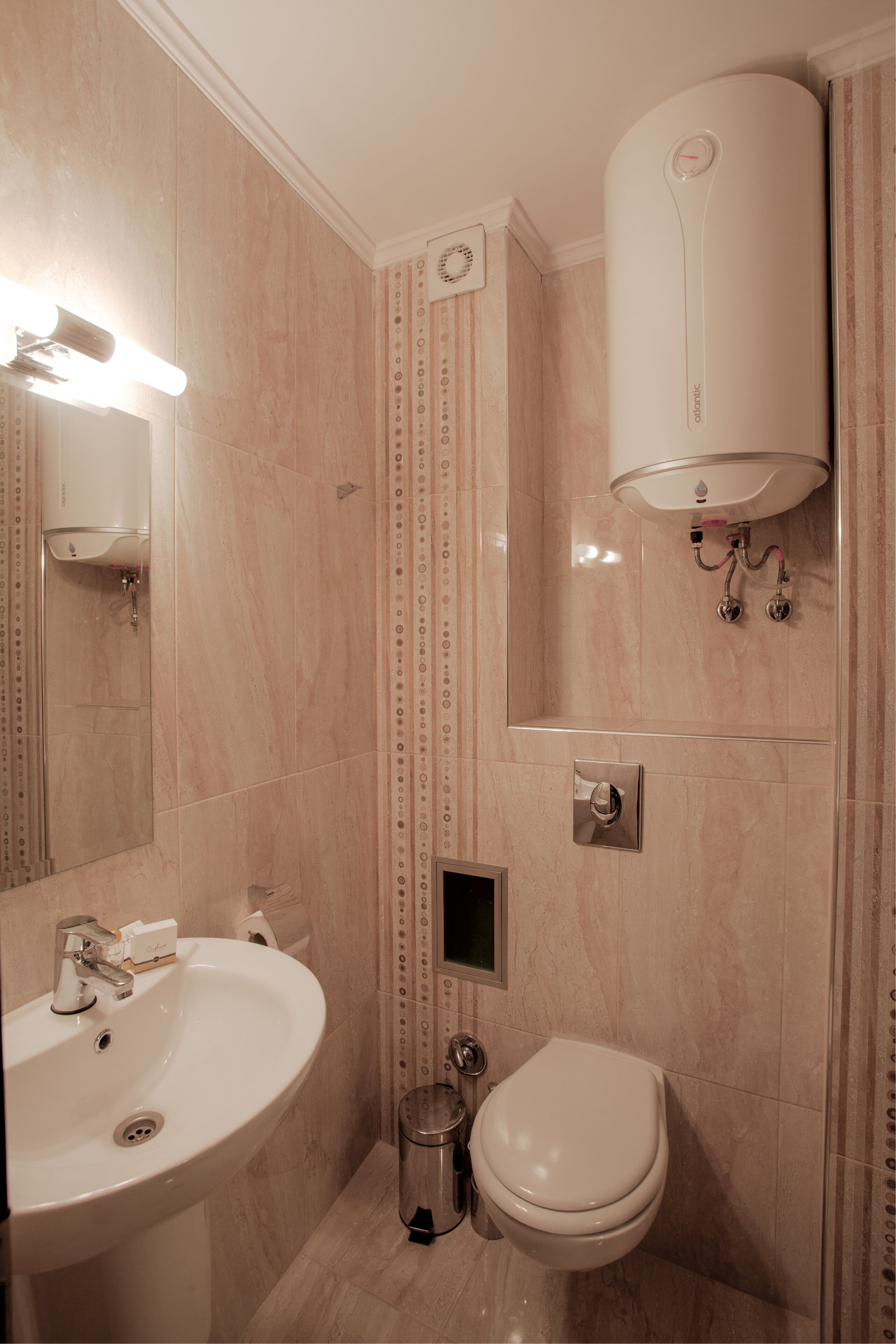 standard double room | bathroom | free toiletries, slippers, towels, soap