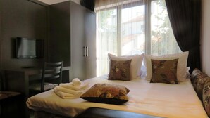 Habitación estándar doble | Minibar, escritorio, sistema de insonorización y wifi gratis
