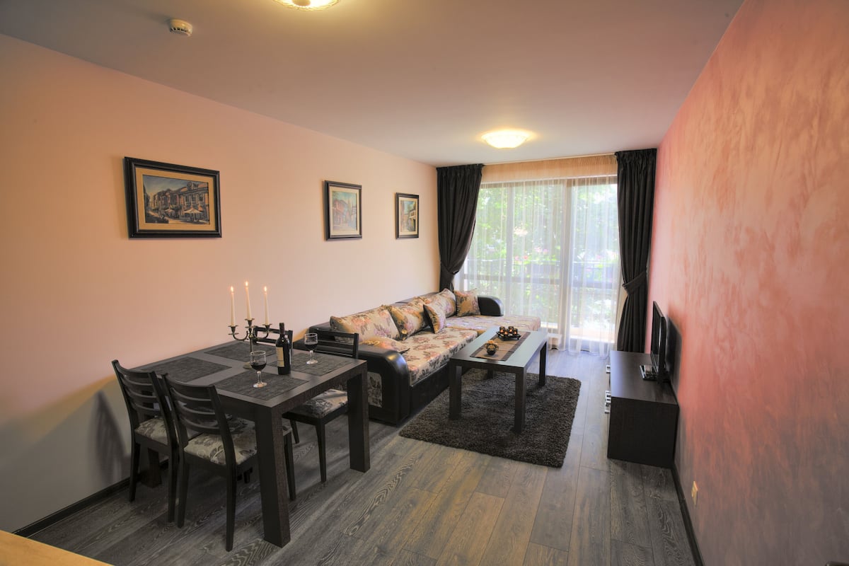 Superior Studio | Living room