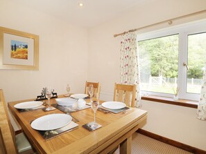 Cottage | Dining