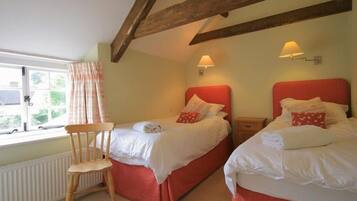 Cottage | 2 bedrooms, individually decorated, individually furnished, free WiFi