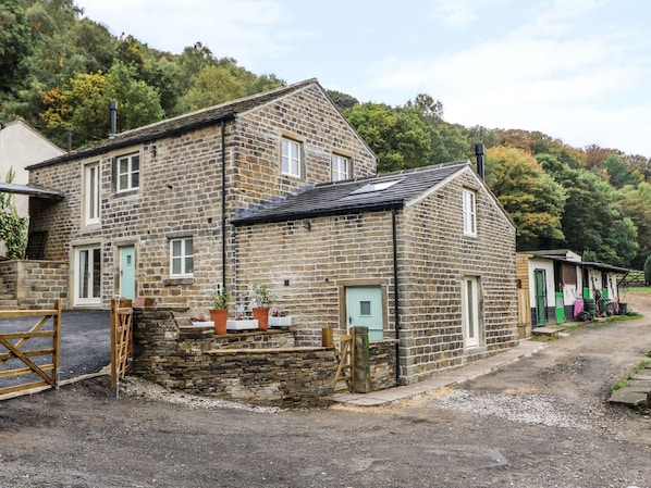 Exterior - The Stables (Huddersfield)