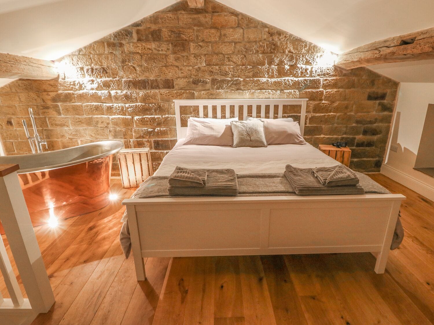 1 habitación, decoración personalizada y muebles diferentes 