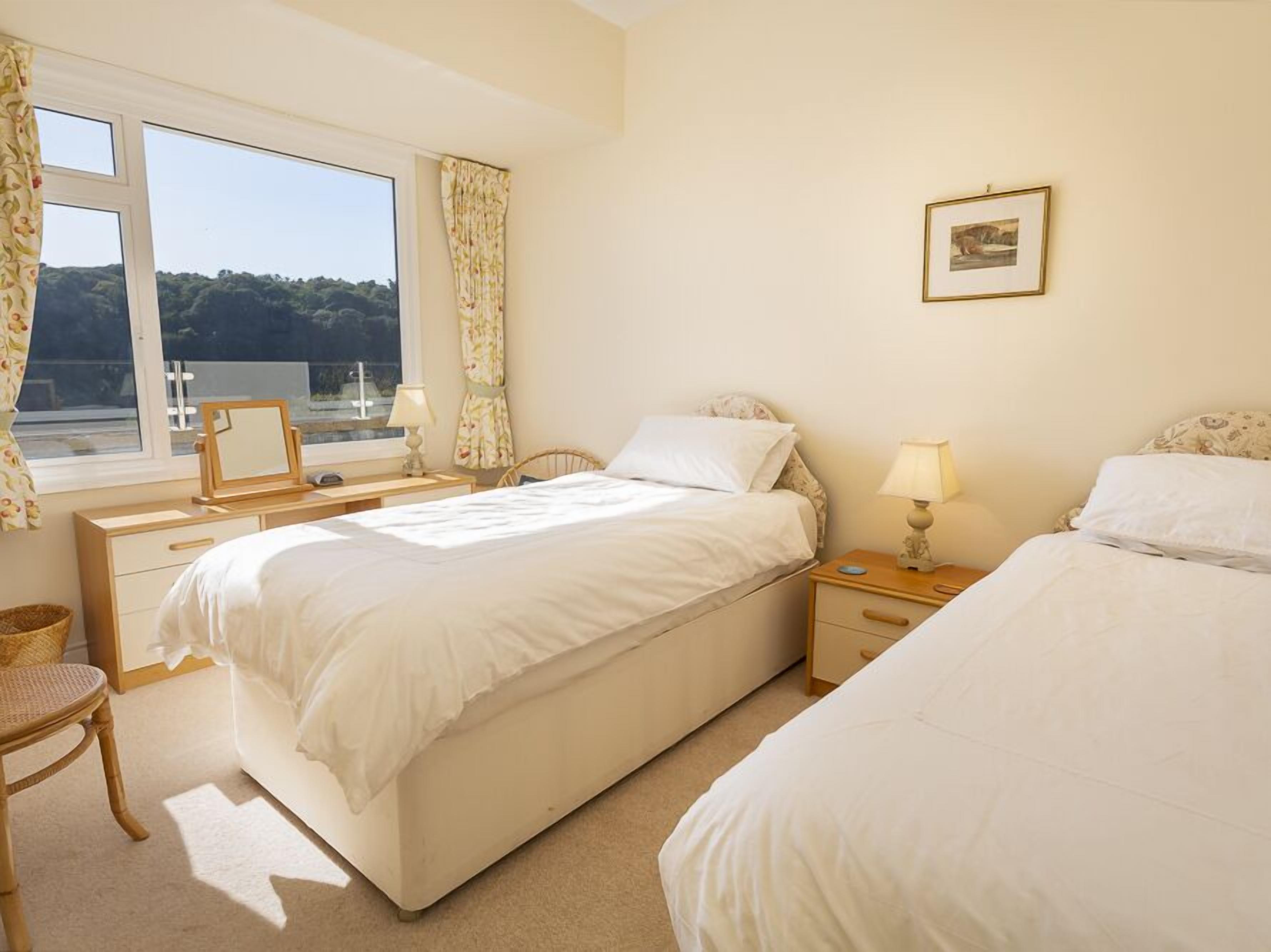 Cottage | 2 bedrooms, WiFi (free), individually decorated, individually furnished