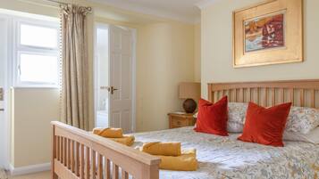 Cottage | 2 bedrooms, individually decorated, individually furnished, free WiFi