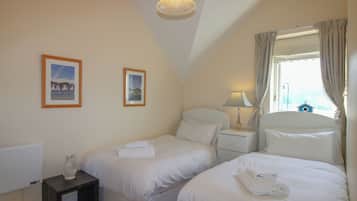 Cottage | 3 bedrooms, individually decorated, individually furnished, free WiFi