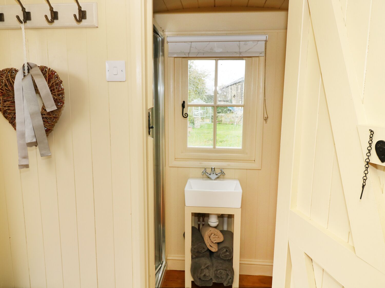 Cottage | Bathroom | Shower