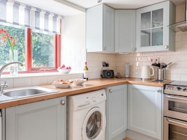 Cottage | Private kitchen | Microwave, stovetop, dishwasher, highchair