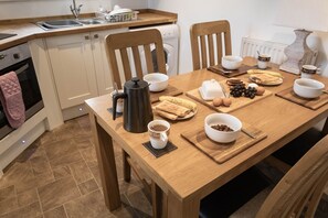 Cottage | Dining - 2 Riverside (Barnard Castle)