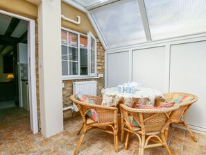 Cottage | Dining