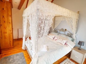 Cottage | 2 bedrooms, individually decorated, individually furnished, free WiFi