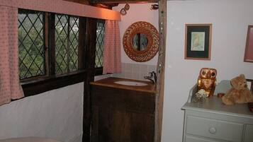 Cottage | 3 bedrooms, individually decorated, individually furnished, free WiFi