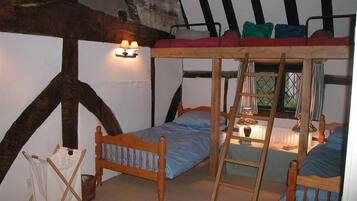 Cottage | 3 bedrooms, individually decorated, individually furnished, free WiFi