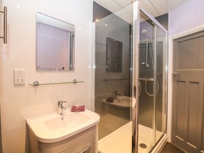 Cottage | Bathroom