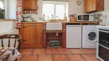 Cottage | Dapur pribadi | Lemari es, microwave, kompor, dan peralatan masak/sendok-piring