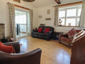 Cottage | Woonruimte | Een televisie