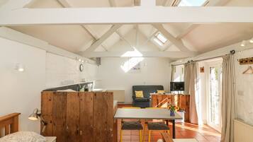 Cottage | 1 bedroom, individually decorated, individually furnished, free WiFi