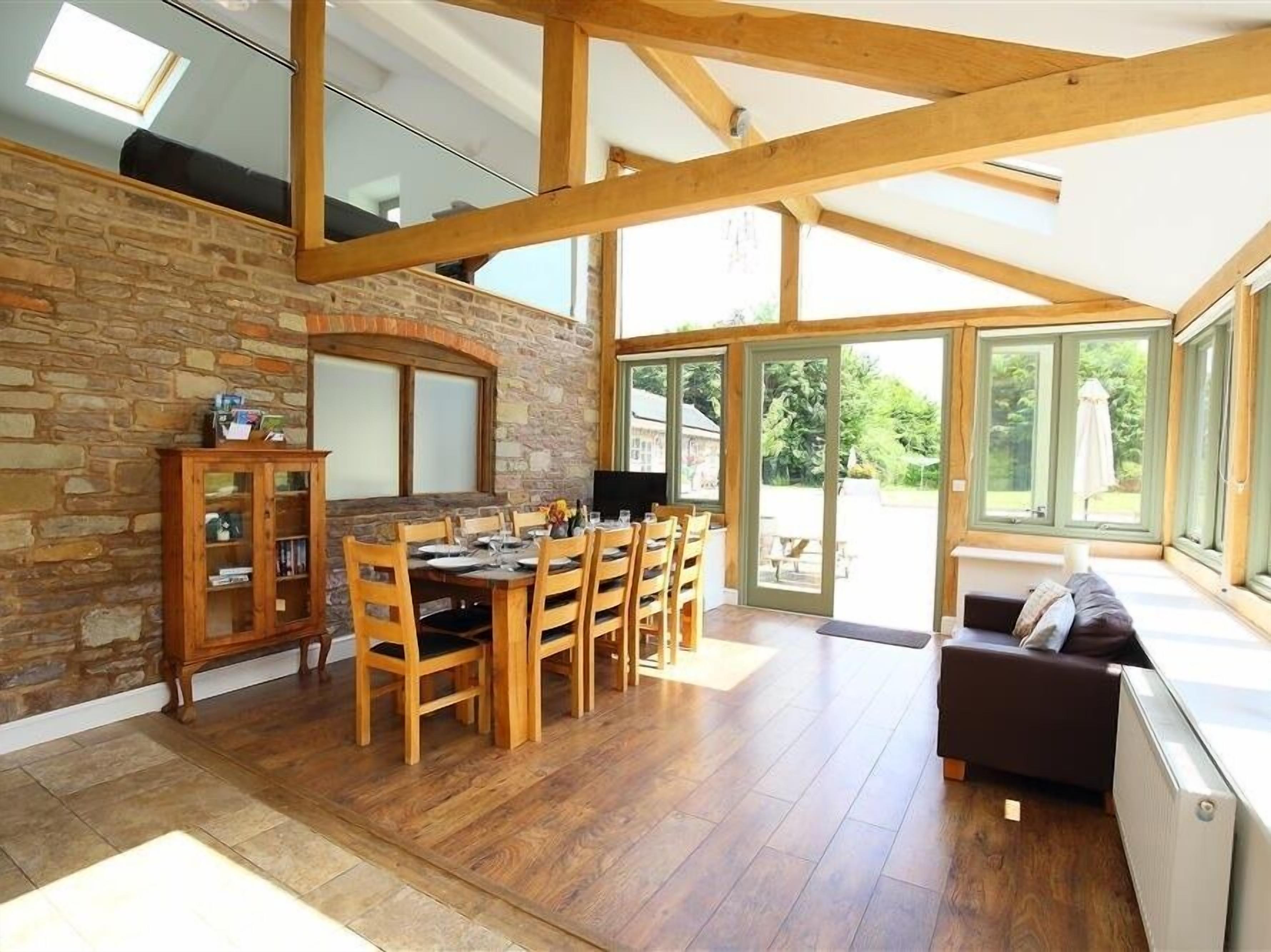 코티지 | 거실 | TV, DVD 플레이어