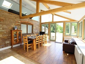 Cottage | Salle de séjour | Télévision, lecteur de DVD