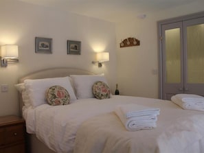 Cottage | 1 bedroom, individually decorated, individually furnished, free WiFi - The Folly at Castlebridge (Warminster)