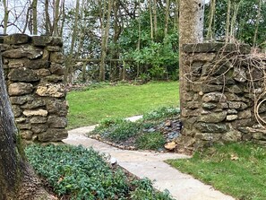 Cottage | Property grounds - The Folly at Castlebridge (Warminster)