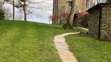 Cottage | Property grounds