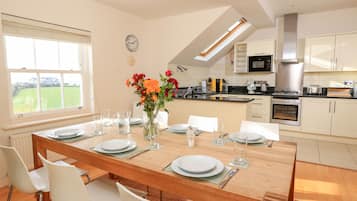 Cottage | Dining