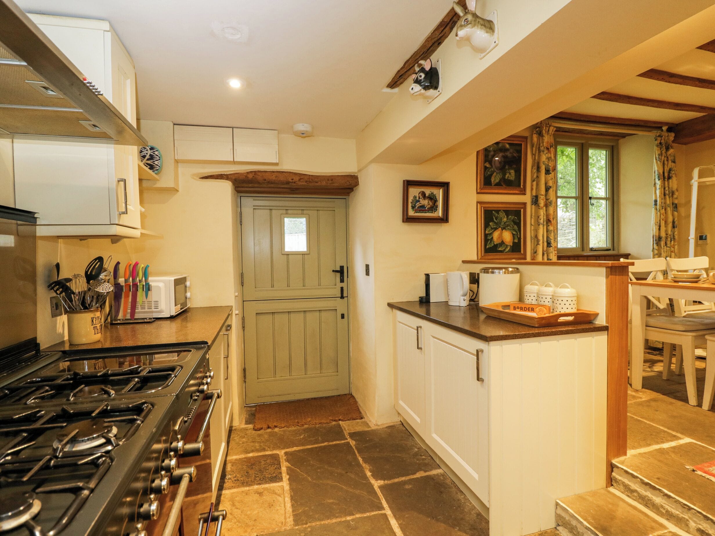 Cottage | Private kitchen | Fridge, dishwasher, cookware/dishes/utensils