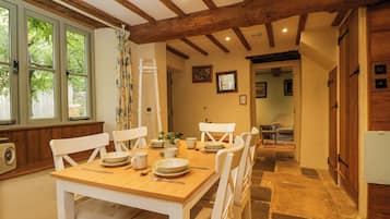 Cottage | Dining