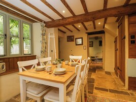 Cottage | Dining